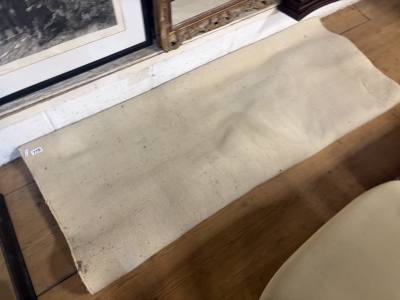 WHITE RUG
