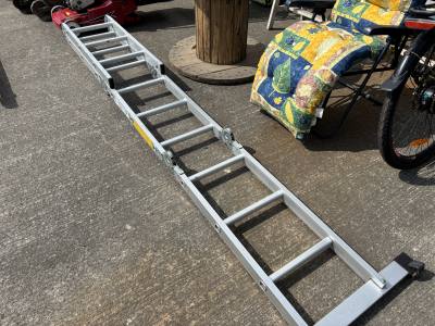 FOLDING LADDER