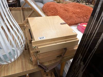 3 X ARTISTS EASELS