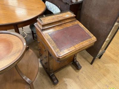 VICTORIAN WALNUT DAVENPORT