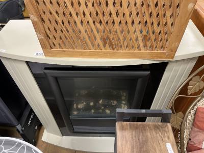 ELECTRIC FIREPLACE (NEEDS PLUG)