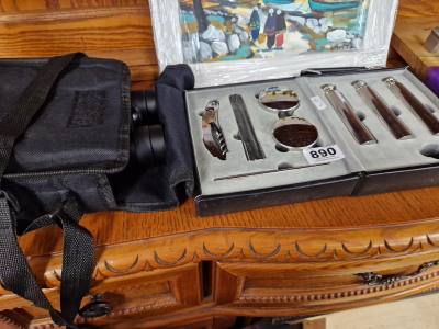 PAIR OF BINOCULARS + DRINKS SET