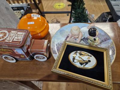 TABLE LOT