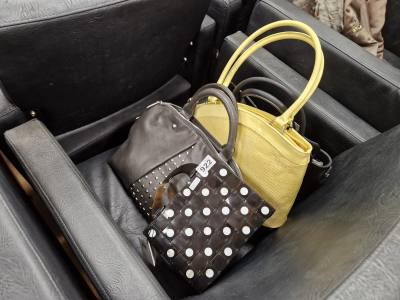 LOT OF HANDBAGS