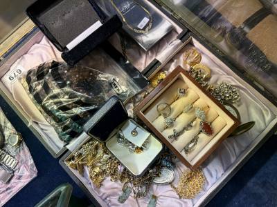 LOT OF DRESS JEWELLERY