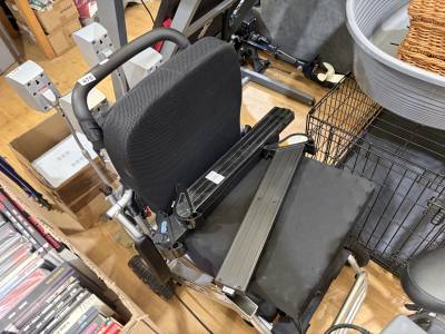 FOLDING ELECTRIC WHEELCHAIR