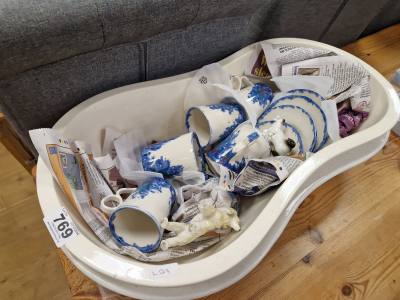 2 CERAMIC DISHES + TEA SET