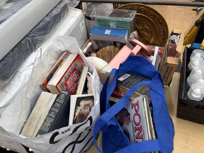BOX + 2 X BAG LOTS