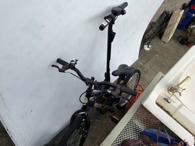 ELECTRIC SCOOTER (NO CHARGER) + BIKE
