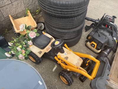 CHILDREN'S JCB DIGGER