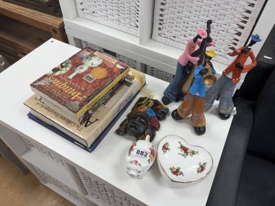 TABLE LOT + BOOKS