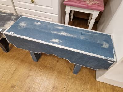 WOODEN BENCH