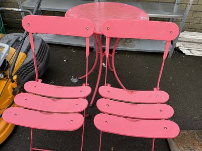 METAL TABLE + 2 X CHAIRS