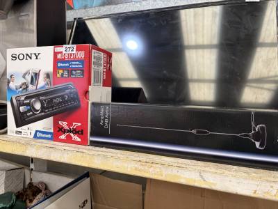 SONY CAR CD PLAYER + AERIAL