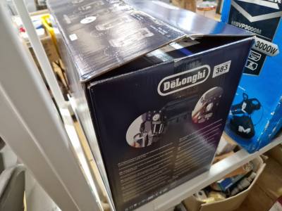 DELONGHI COFFEE MACHINE