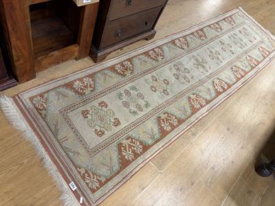 FLOOR RUG
