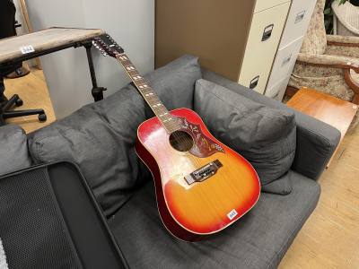 SUZUKI 12 STRING GUITAR