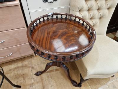 MAHOGANY SIDE TABLE