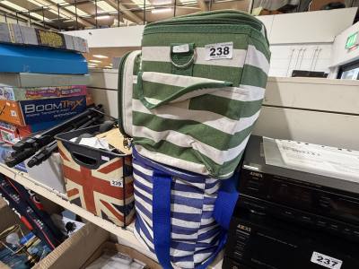 2 X PICNIC BAGS + PICNIC SETS INSIDE