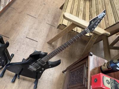 MAVERICK ELECTRIC GUITAR