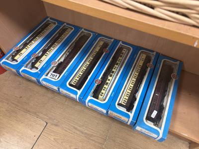 7 X AIRFIX RAILWAY CARRIAGES
