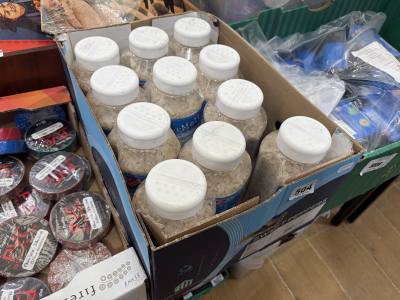 BOX OF DE-ICING SALT