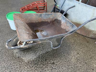 WHEELBARROW