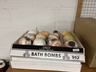 LOT OF BATH BOMBS