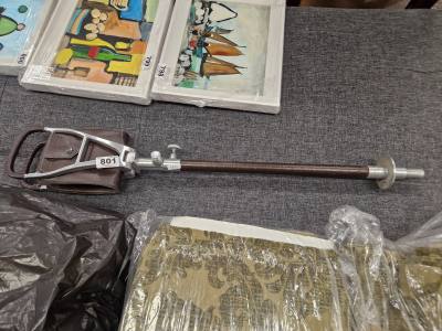 SHOOTING STICK