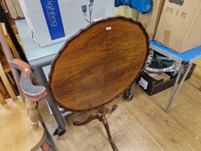 PIE CRUST TILT UP TABLE