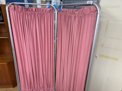 ROOM DIVIDER