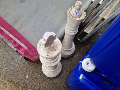 2 X STONE CHESS ORNAMENTS