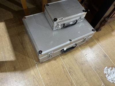 2 X METAL CASES