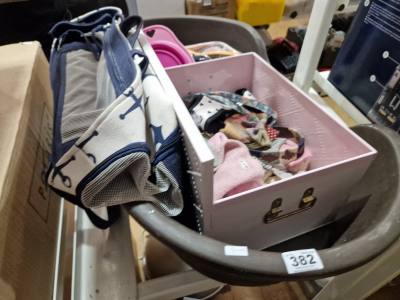 LOT OF PET ITEMS + BED
