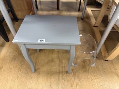 STOOL + SIDE TABLE