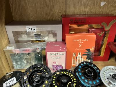 LOT OF GIFT SETS