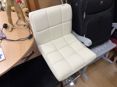 BAR STOOL