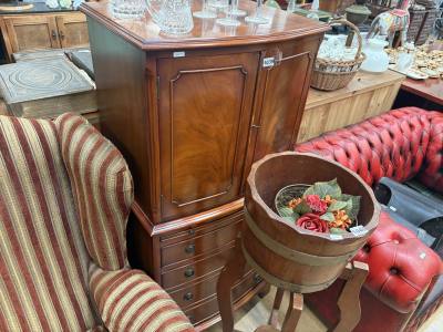 MAHOGANY BOW FRONTED DRINKS CABINET