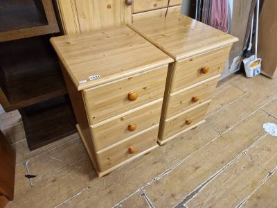 PAIR OF BEDSIDE CABINETS