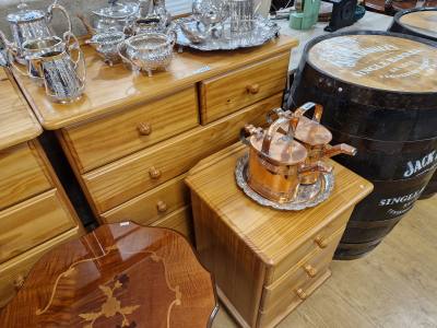 PINE DRAWERCHEST + BEDSIDE