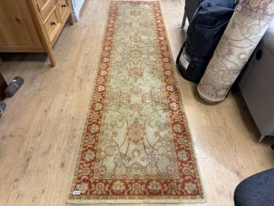 RUG RUNNER