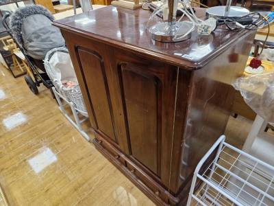 ENTERTAINMENT CABINET
