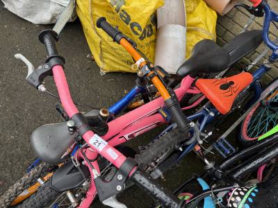 LOT OF CHILDREN'S BIKES