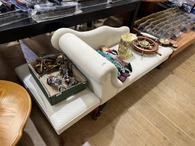 CHAISE LOUNGE + STOOL