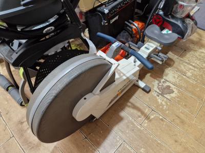 EXERCISE ROWING MACHINE