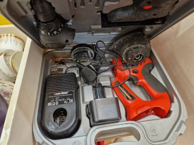 BLACK + DECKER DRILL