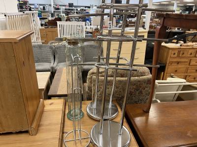 2 X HAND TOWEL RACKS + STORAGE JAR