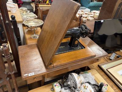 SINGER SEWING MACHINE TABLE + MACHINE