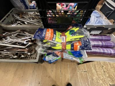 BUNDLE OF GLOVES