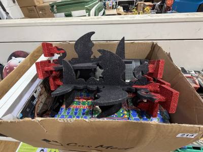 BOX LOT OF SEASONAL ITEMS 